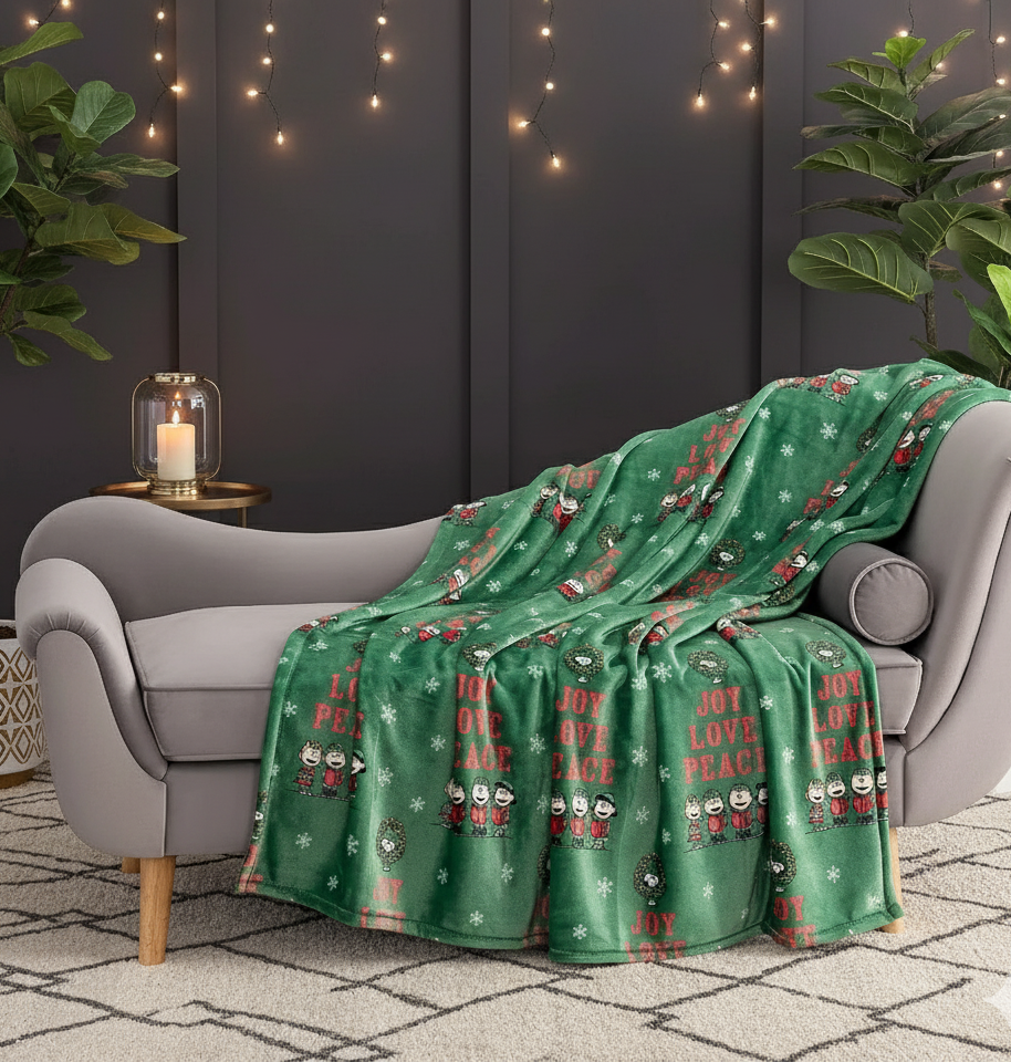 WarmHugs™ Peanuts Throw Blanket – Soft Plush for the Holidays