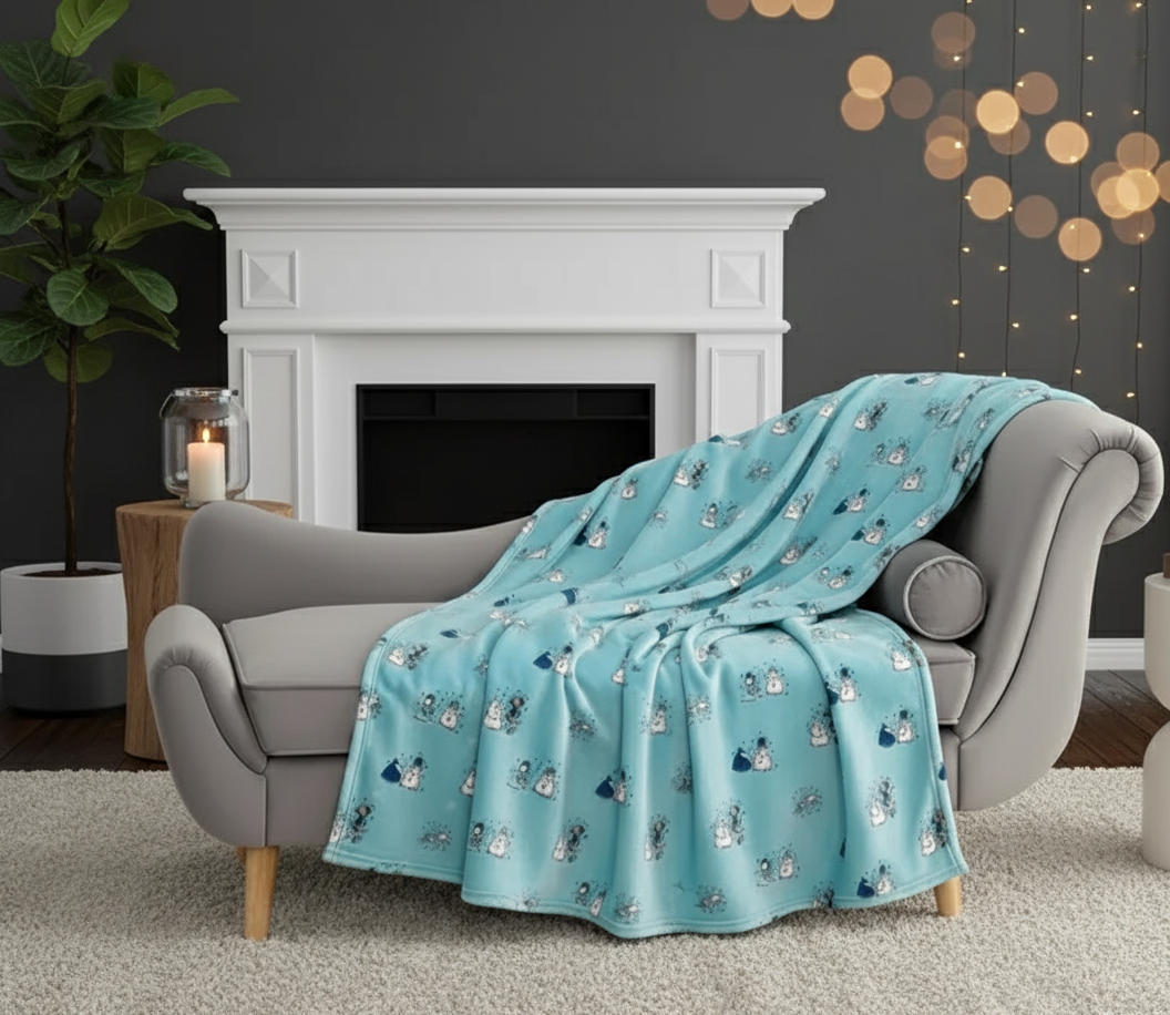 WarmHugs™ Peanuts Throw Blanket – Soft Plush for the Holidays