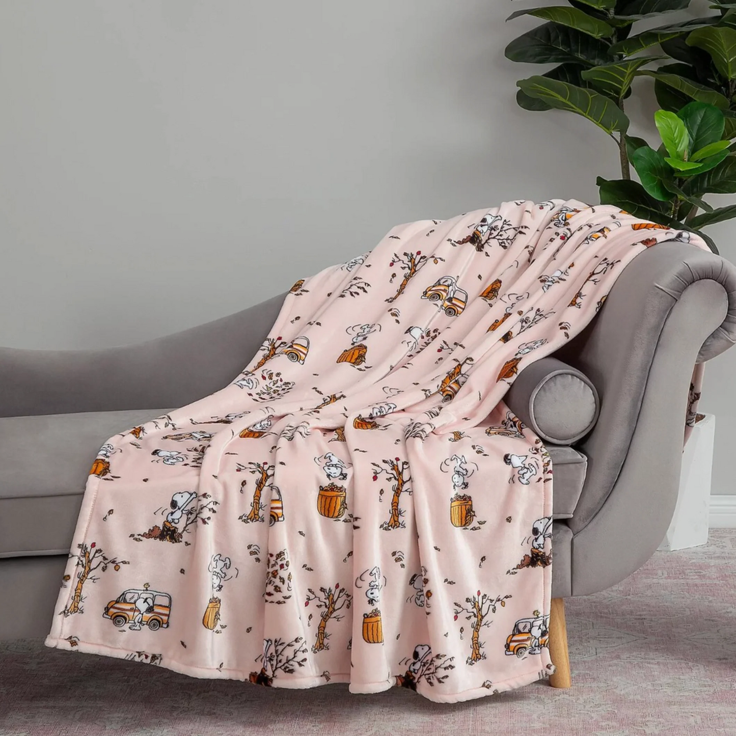 WarmHugs™ Peanuts Throw Blanket – Soft Plush for the Holidays